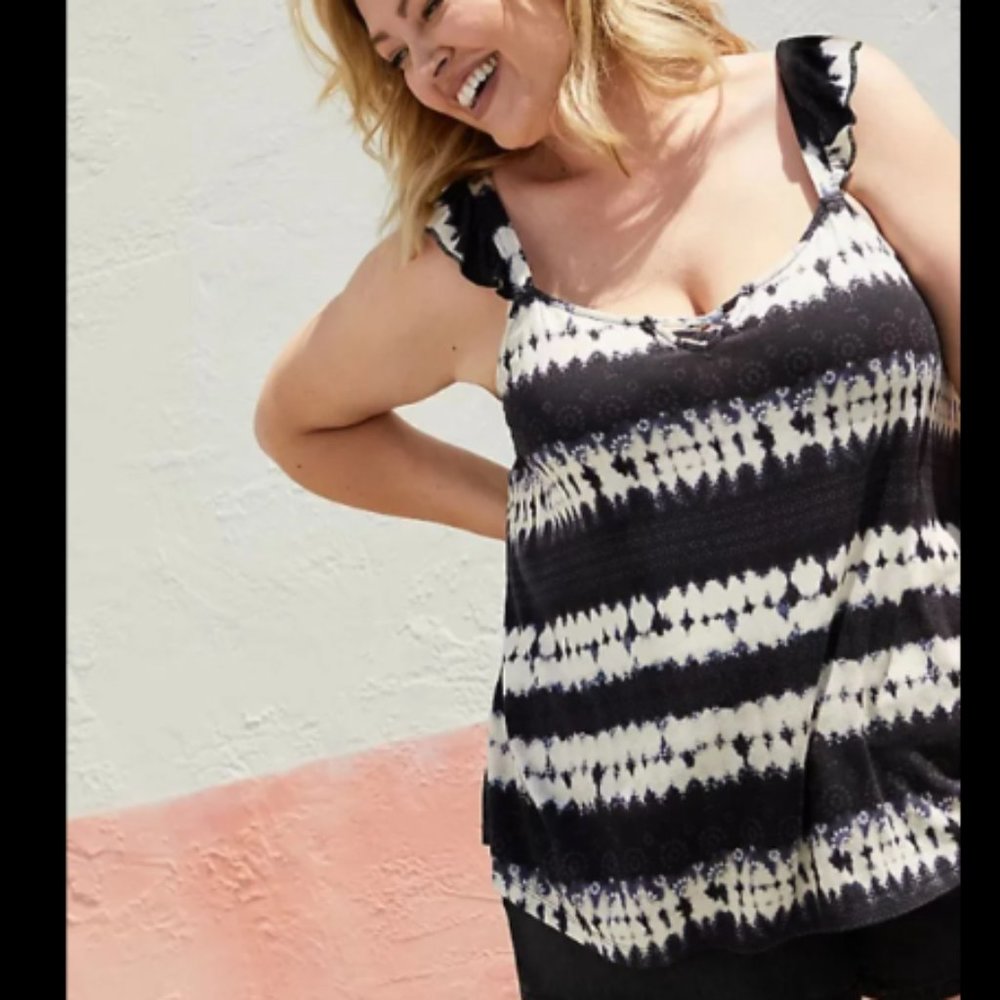 Torrid size 0 Black/Cream Ruffle Tank Lattice Super Soft Knits